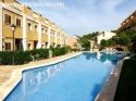 Chiva: Reihenhaus Vista Golf in Wohnanlage einer exklusiven Urbanisation mit gro�em Gemeinschaftspool und Golfplatz nahe Valencia 