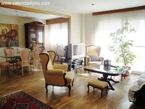 Valencia: 3 rooms flat with high quality furniture, underground parking in Benimaclet - Valencia City 